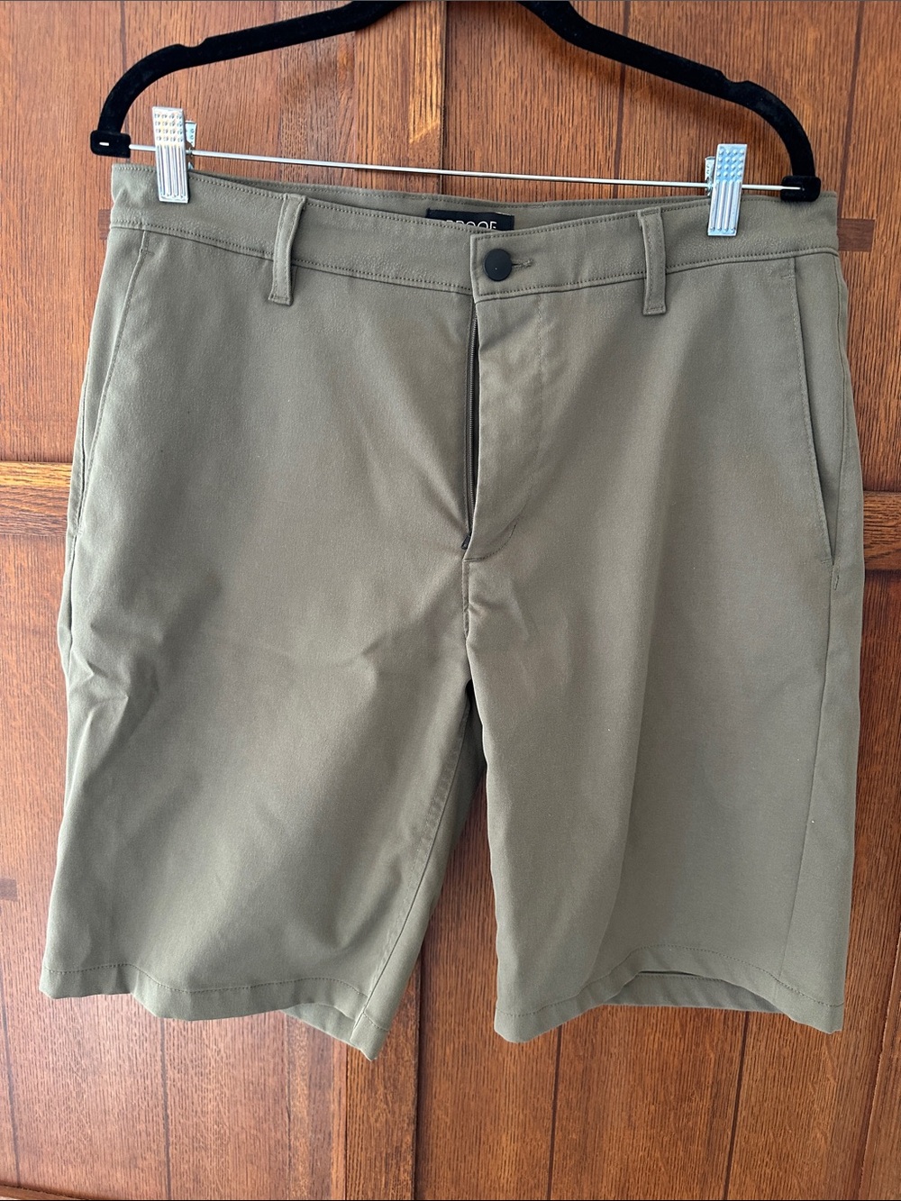 Men's Olive Green Flat-Front Shorts - Classic Everyday Style